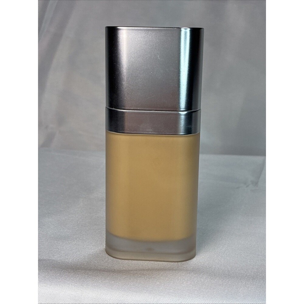 R.E.M Beauty Sweetener Foundation Shade Med 3G NWOB 1 fl Oz
